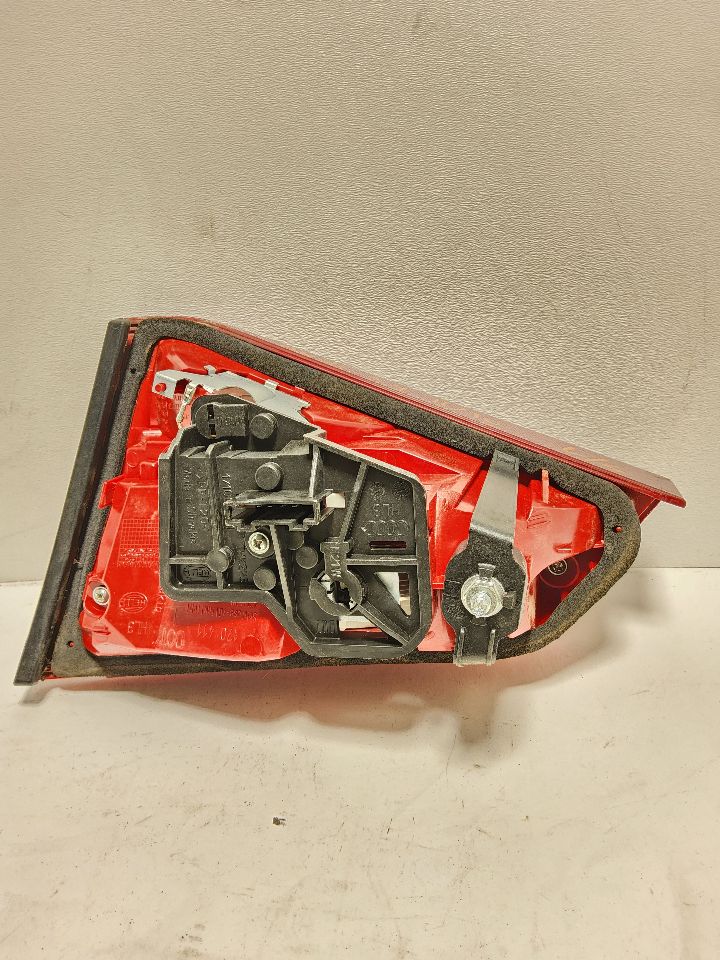 2011 AUDI A4 Left TAIL LAMP - 825 — photo 4