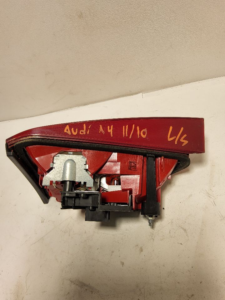 2011 AUDI A4 Left TAIL LAMP - 825 — photo 7