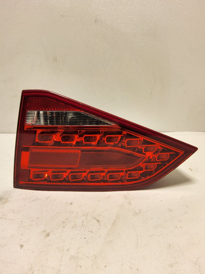 2011 AUDI A4 Right TAIL LAMP - 826 — photo 1