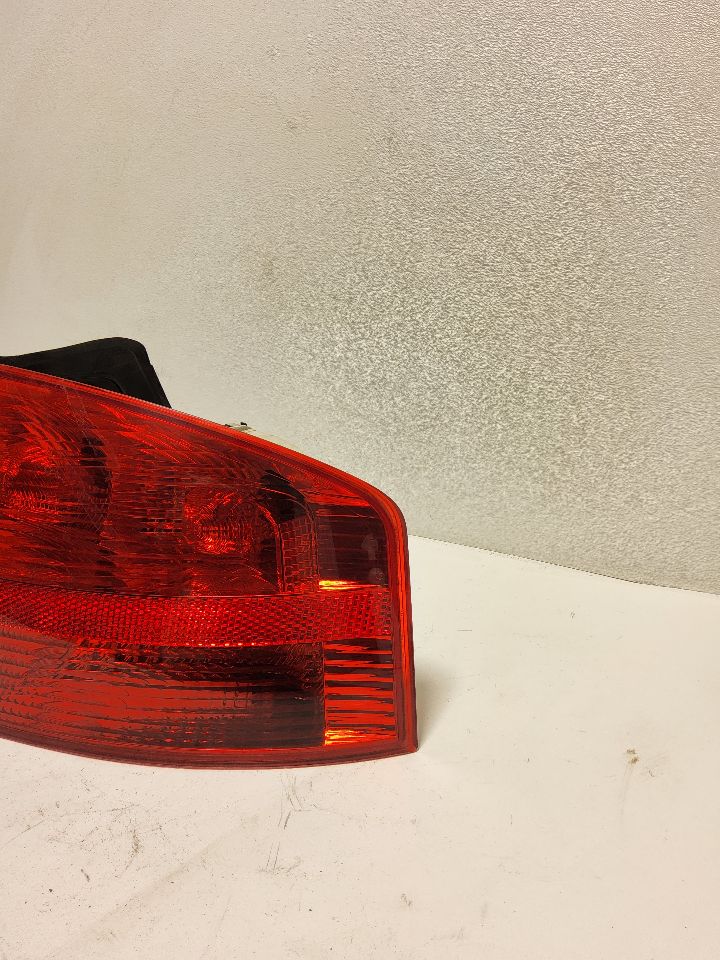 2006 AUDI A4 Right TAIL LAMP - 827 — photo 2