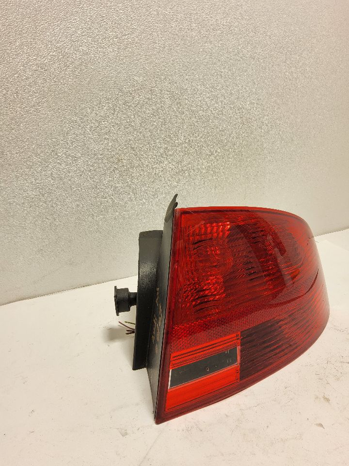 2006 AUDI A4 Right TAIL LAMP - 827 — photo 3