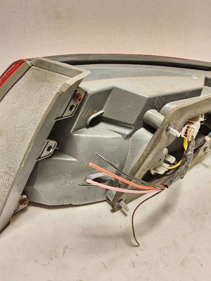 2011 HYUNDAI AZERA Left TAIL LAMP - 848 — photo 6