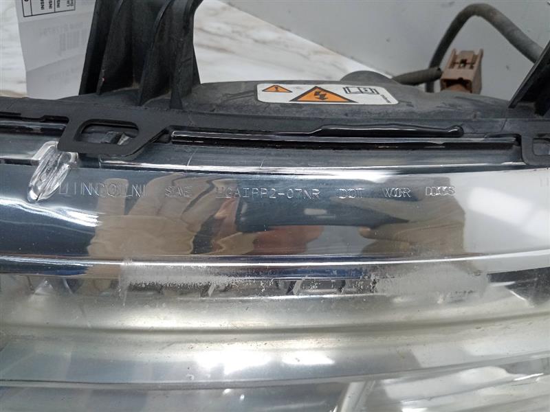 2007 LINCOLN NAVIGATOR 8cyl Gasoline 5.4 3-valv Left HEADLAMP ASSEMBLY - 93250 — photo 6